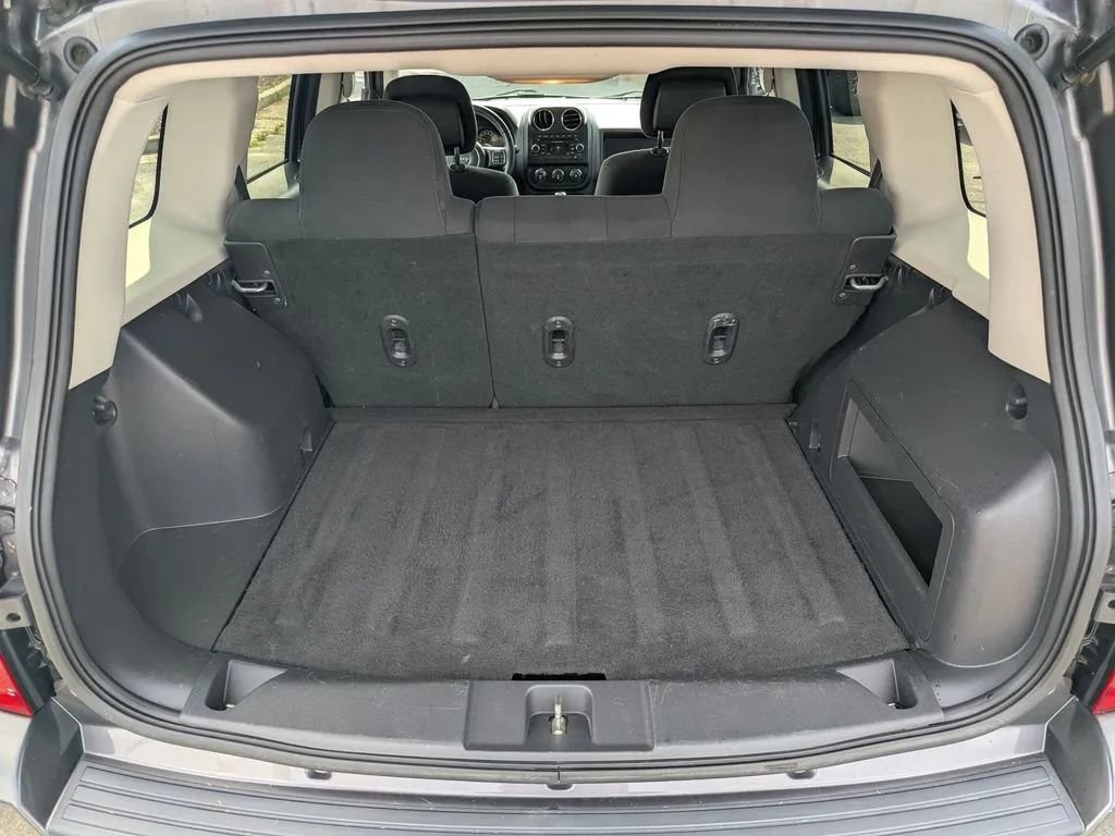 Used 2016 Jeep Patriot Latitude FWD image 16