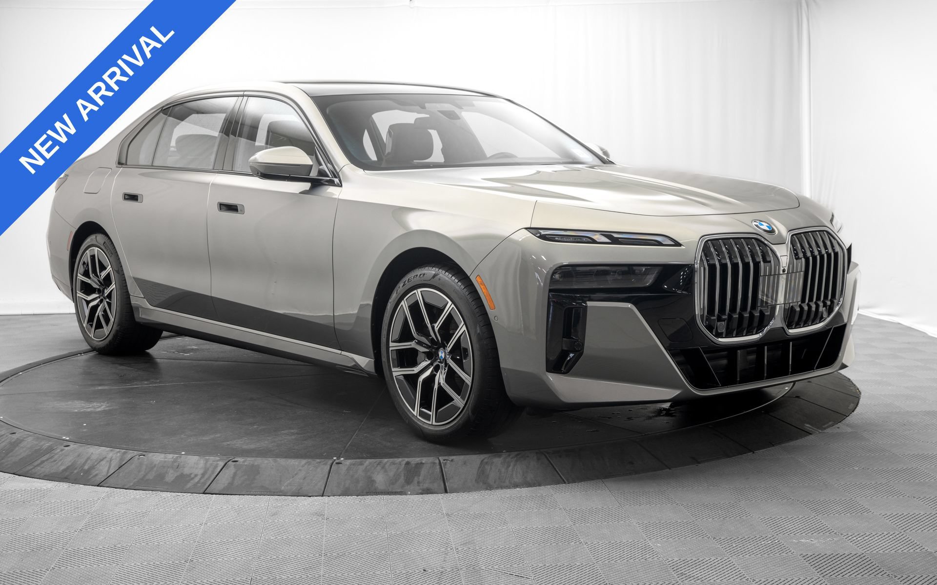 Used 2023 BMW 740i RWD image 9