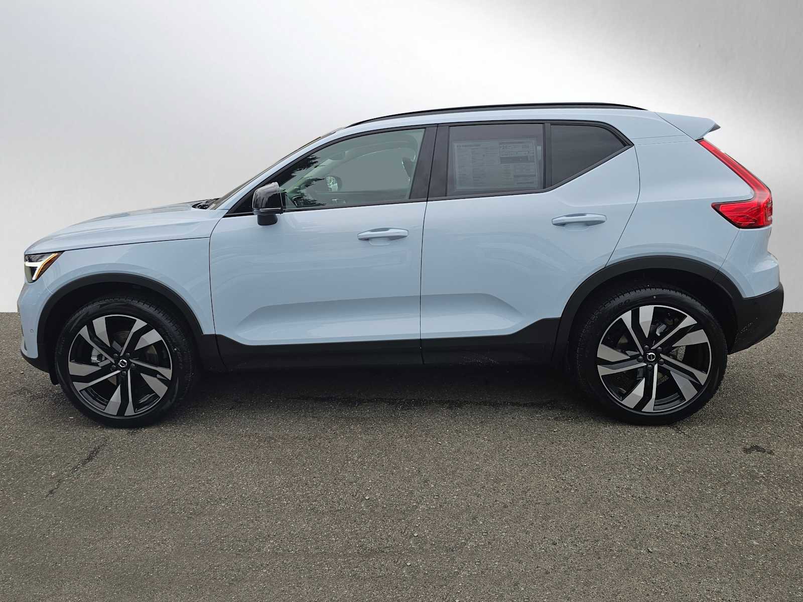New 2026 Volvo XC40 B5 Plus w/ Protection Package Premier image 6