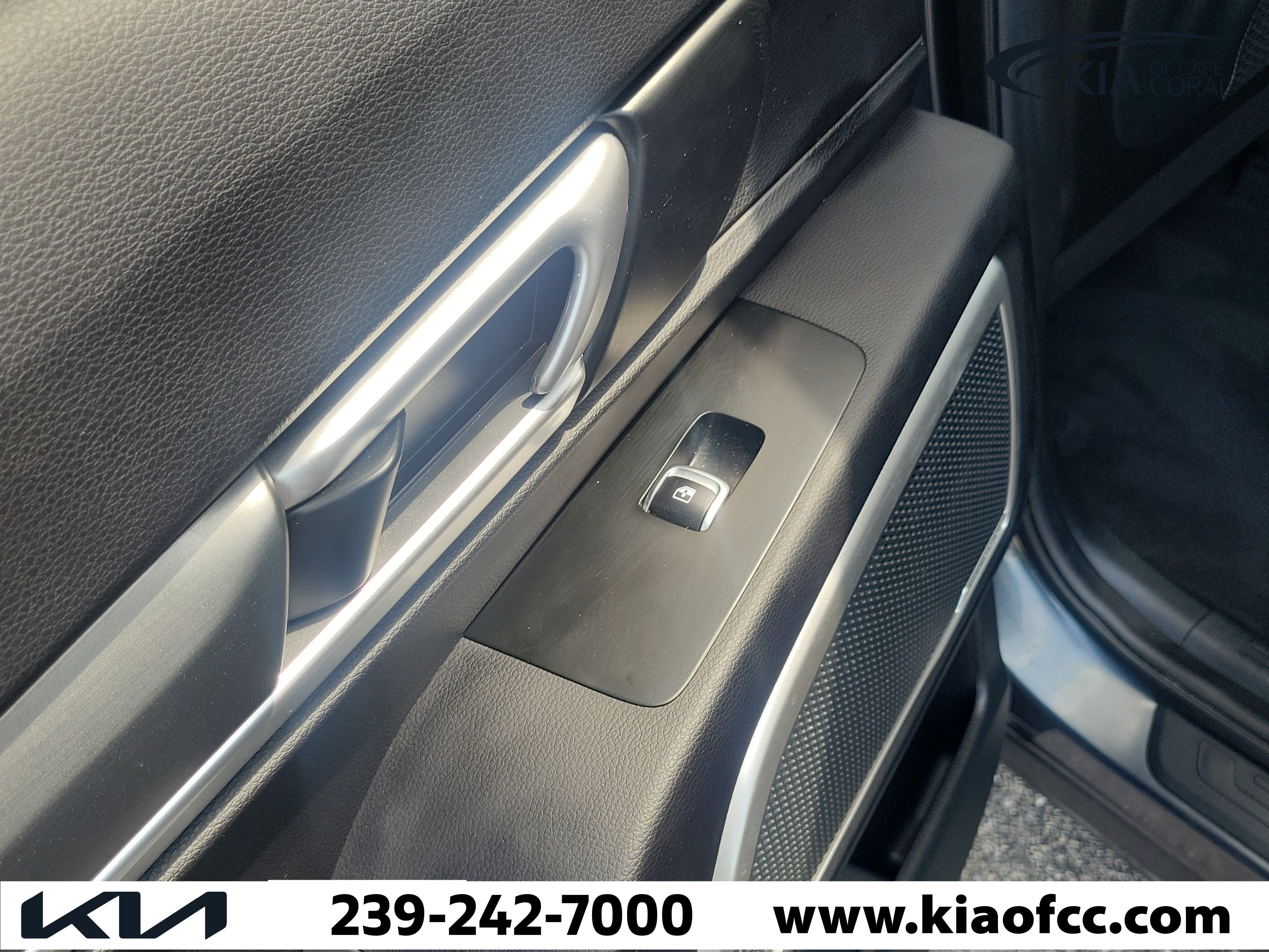 Used 2022 Kia Telluride LX FWD image 12