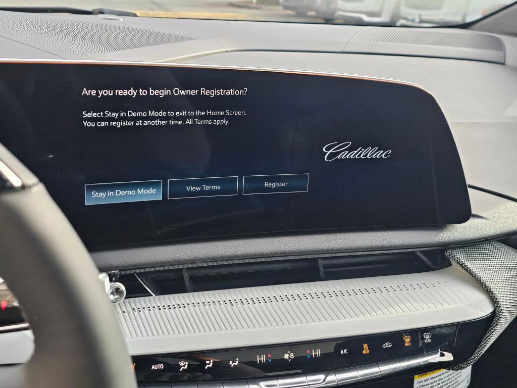 New 2026 Cadillac Optiq Luxury 2 image 33