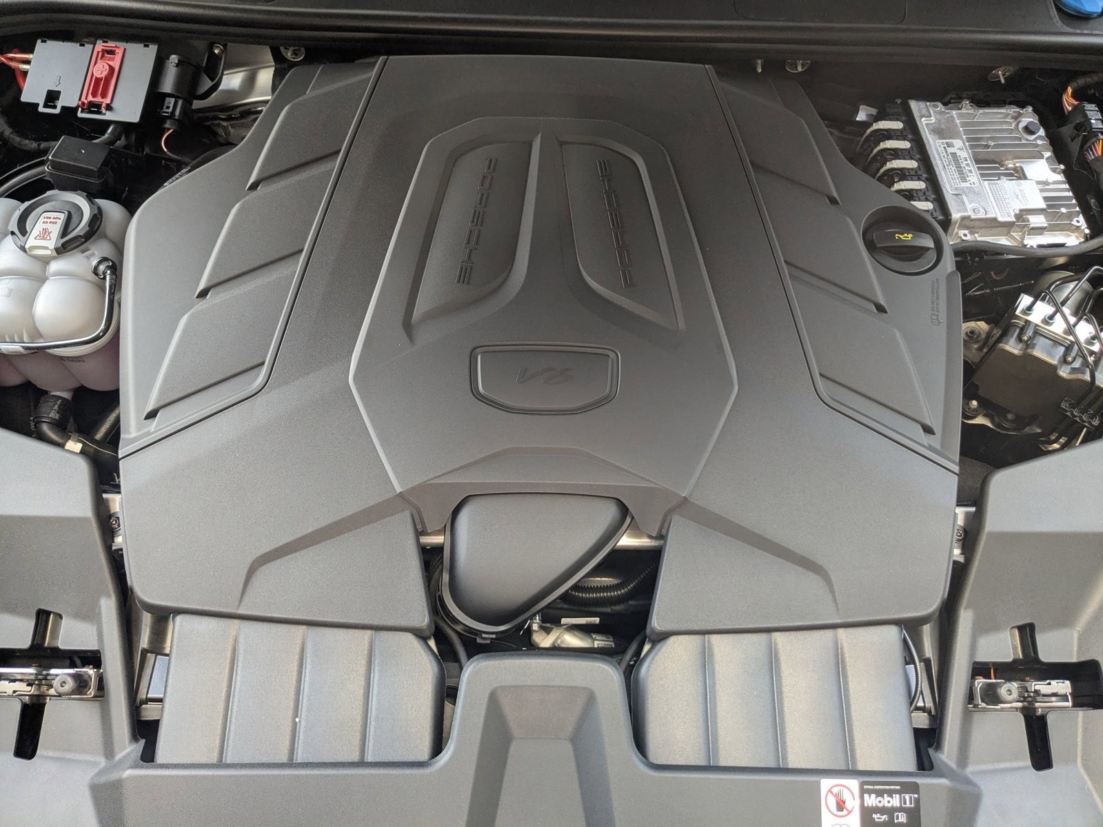 Used 2025 Porsche Cayenne image 28