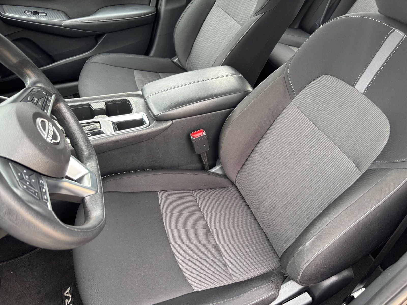 Used 2025 Nissan Sentra SV image 36