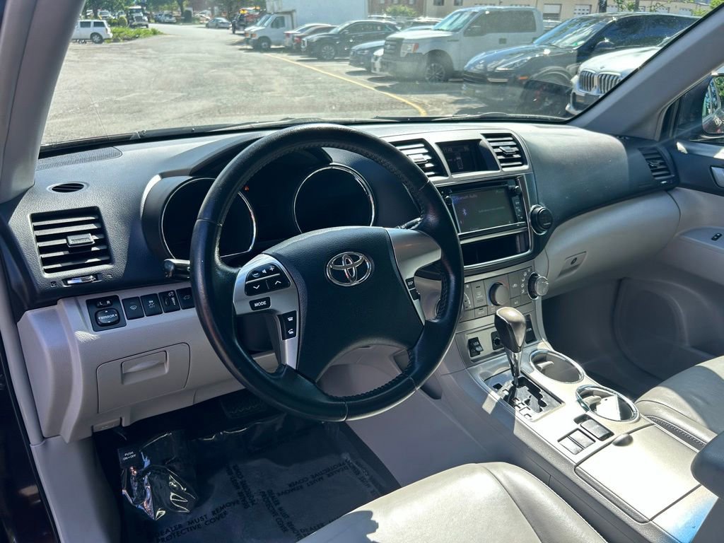 Used 2013 Toyota Highlander SE AWD/4WD image 9