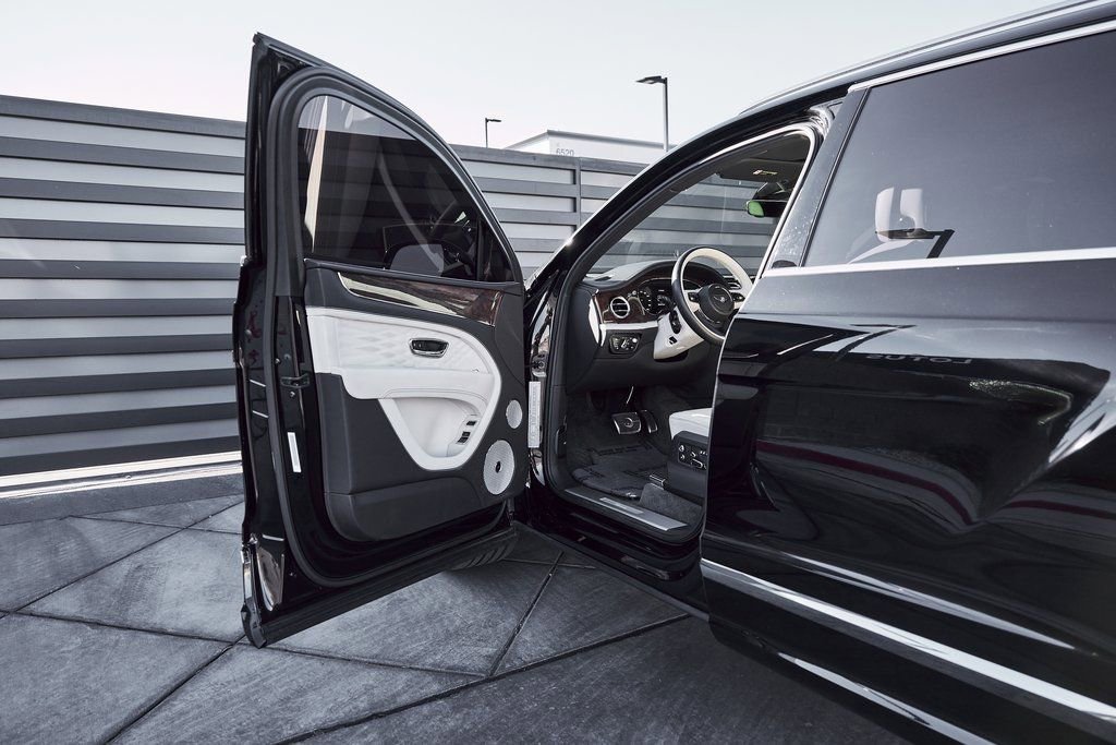 Used 2023 Bentley Bentayga Extended Wheelbase image 29