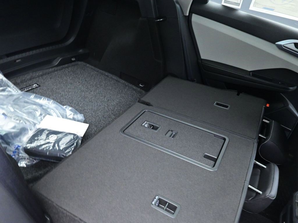 New 2025 Volkswagen Taos SE image 29
