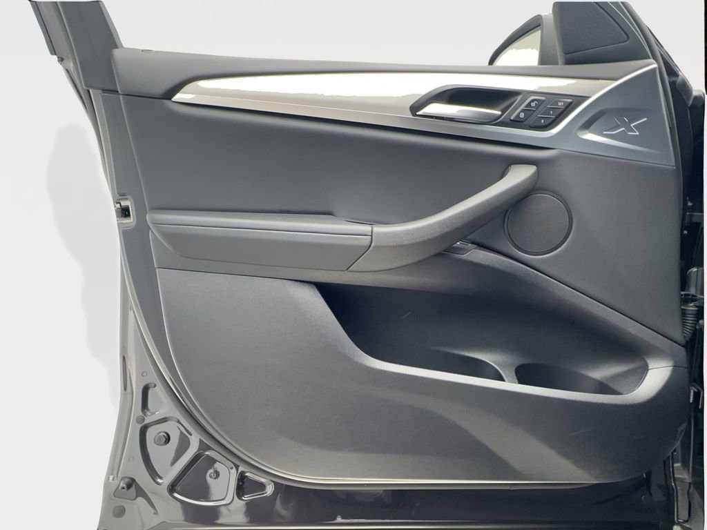 Used 2025 BMW X4 xDrive30i image 39