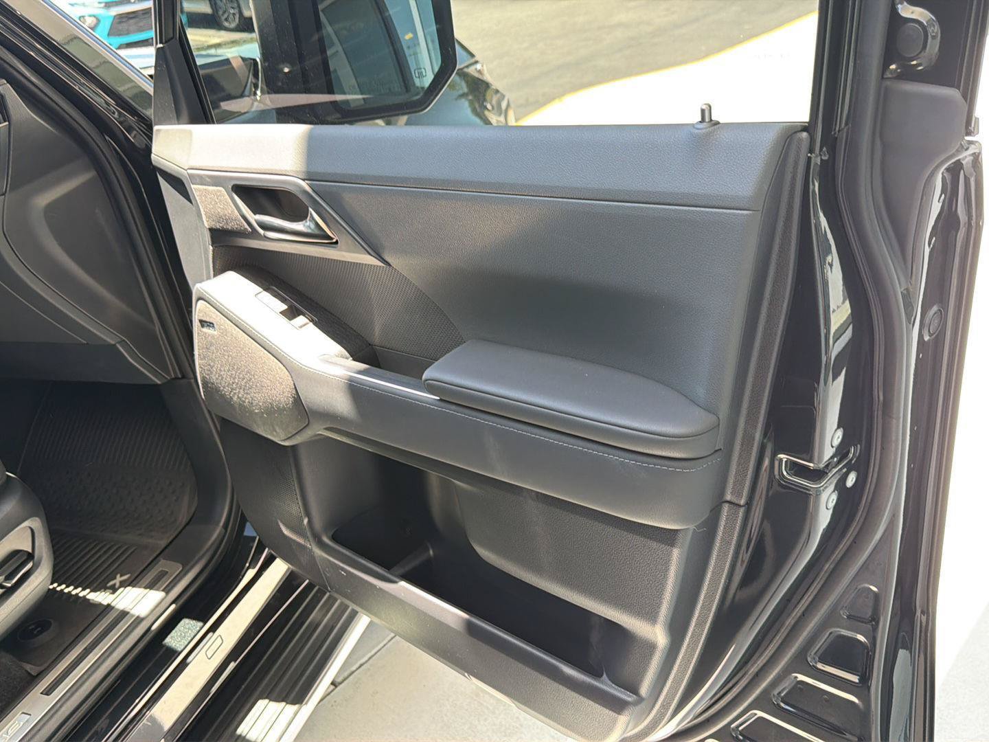 Used 2025 Lexus GX 550 w/ Cold Area Package AWD/4WD image 15