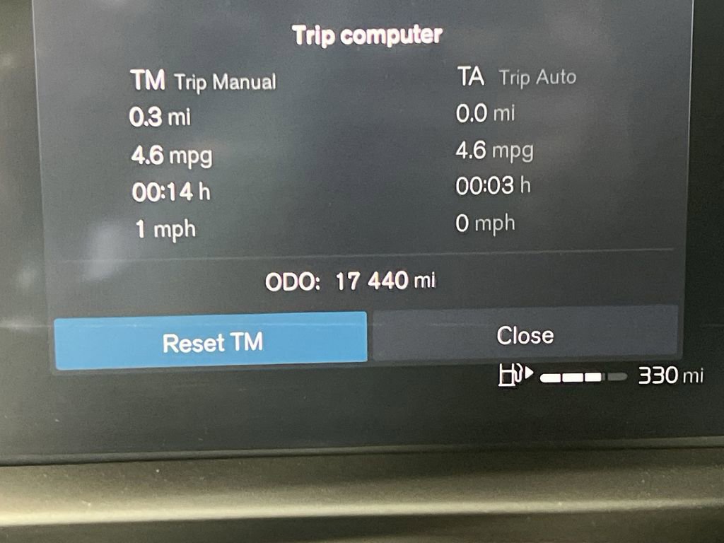 Used 2025 Volvo V60 B5 Cross Country Plus image 13