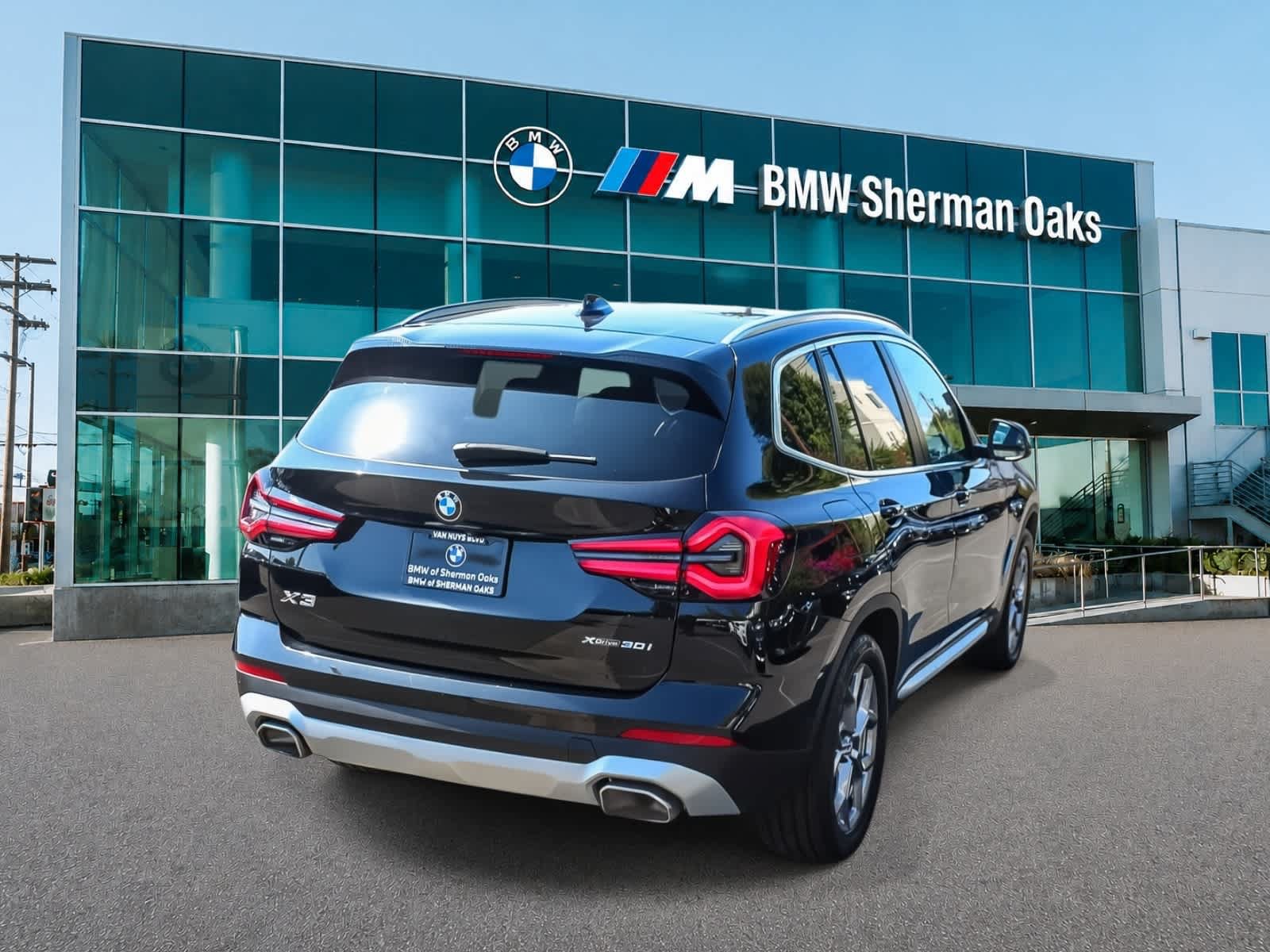 Used 2023 BMW X3 xDrive30i w/ Premium Package w/ZPA AWD/4WD image 4