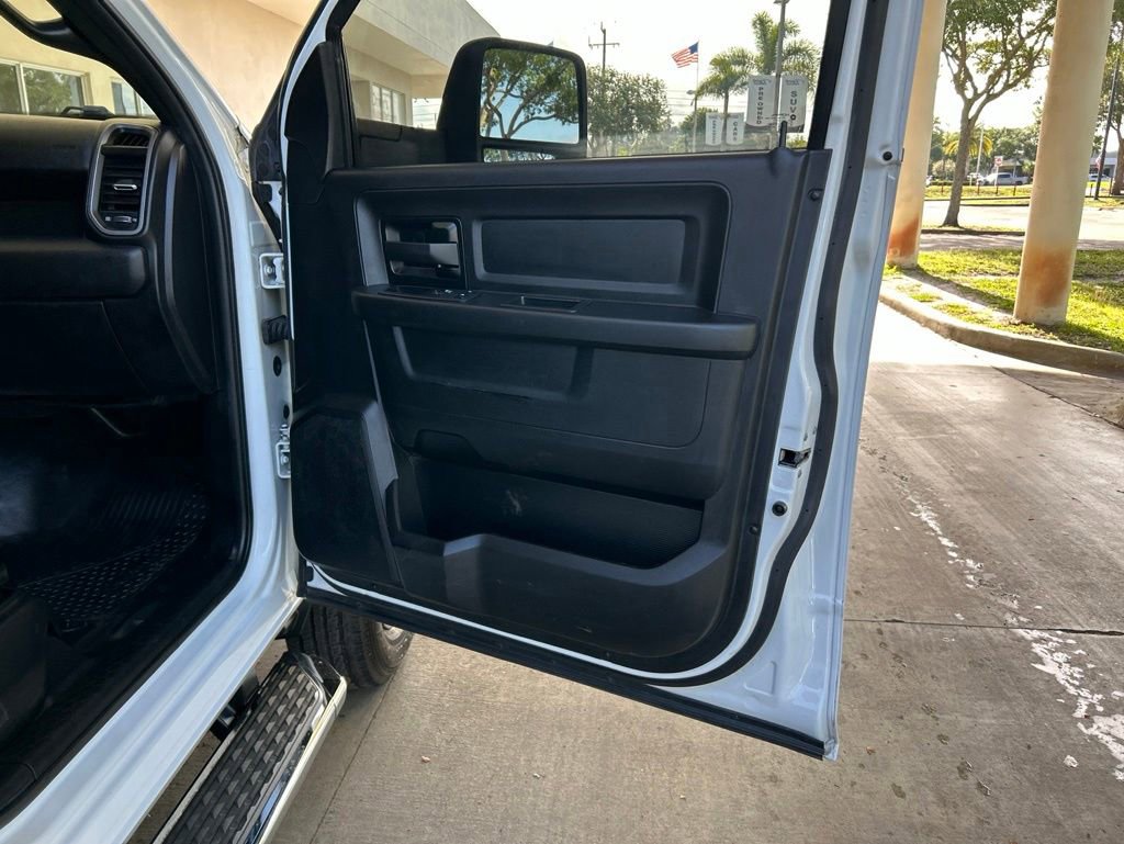 Used 2023 RAM 3500 Tradesman w/ Chrome Appearance Group AWD/4WD image 28