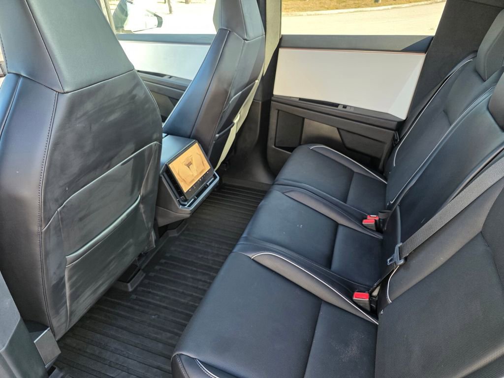 Used 2024 Tesla Cybertruck AWD Crew Cab image 16