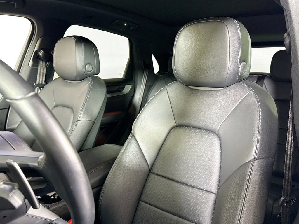 Certified 2024 Porsche Cayenne AWD/4WD image 5