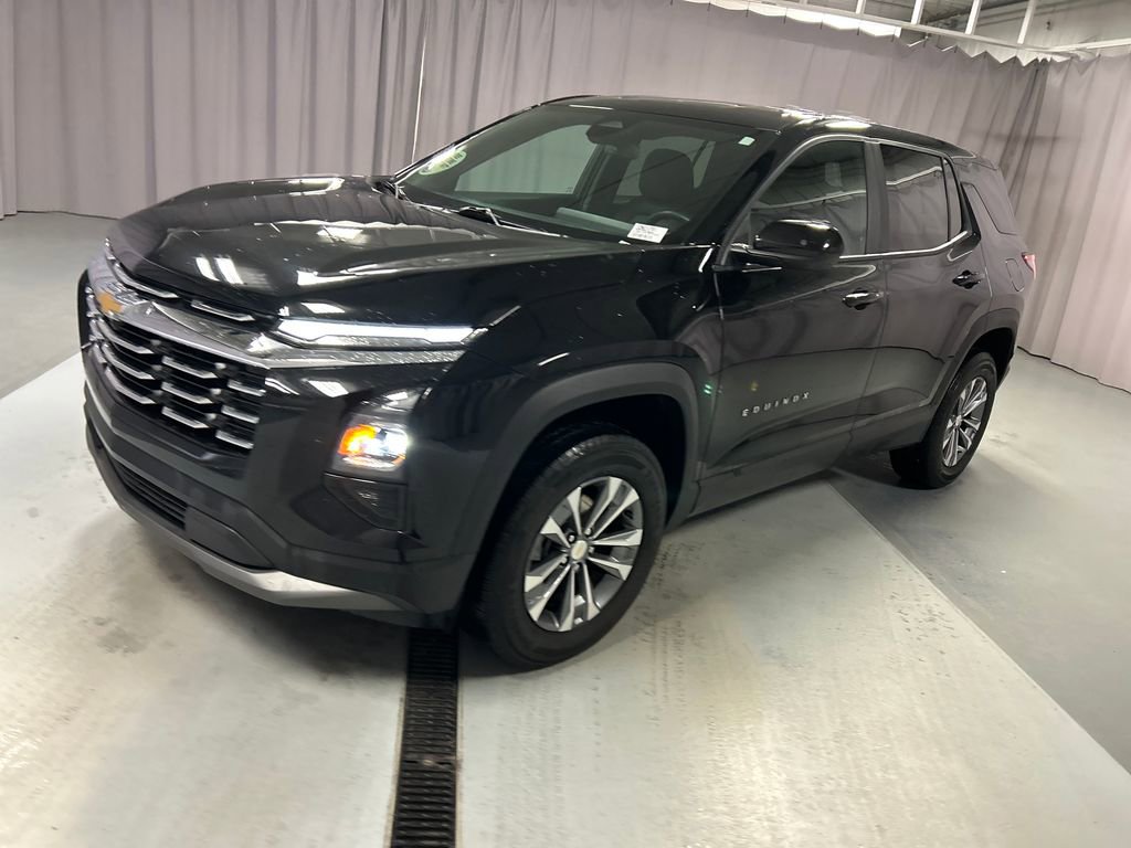 Used 2025 Chevrolet Equinox LT image 3