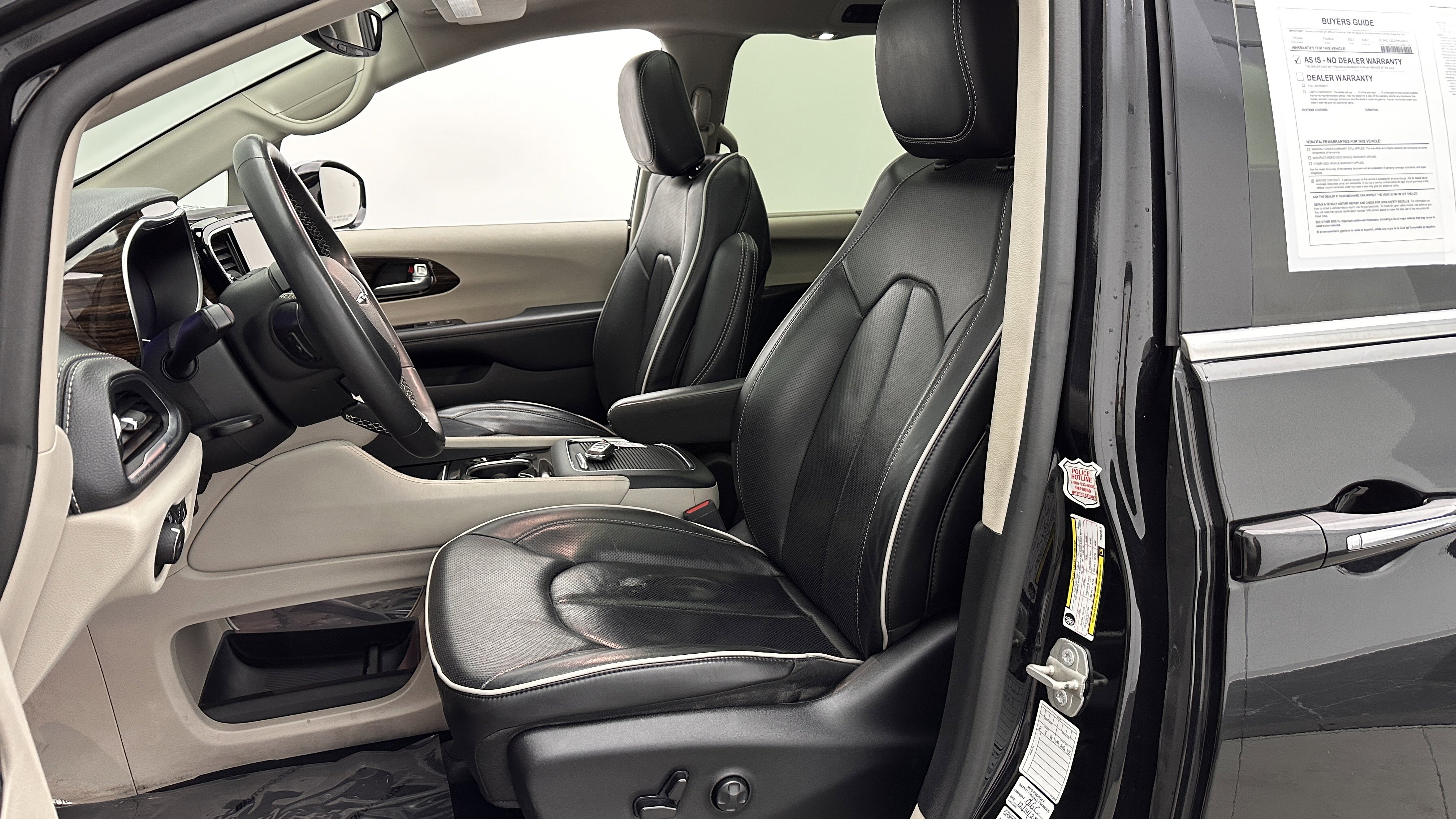 Used 2023 Chrysler Pacifica Limited image 18