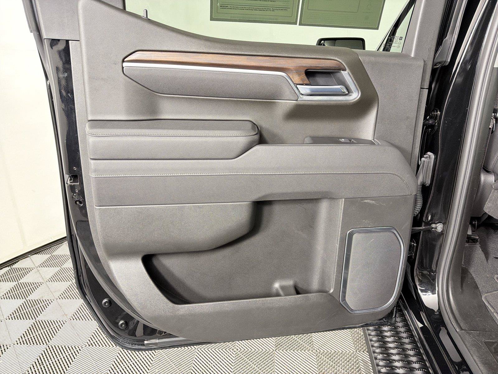 Certified 2026 GMC Sierra 1500 SLT AWD/4WD image 19