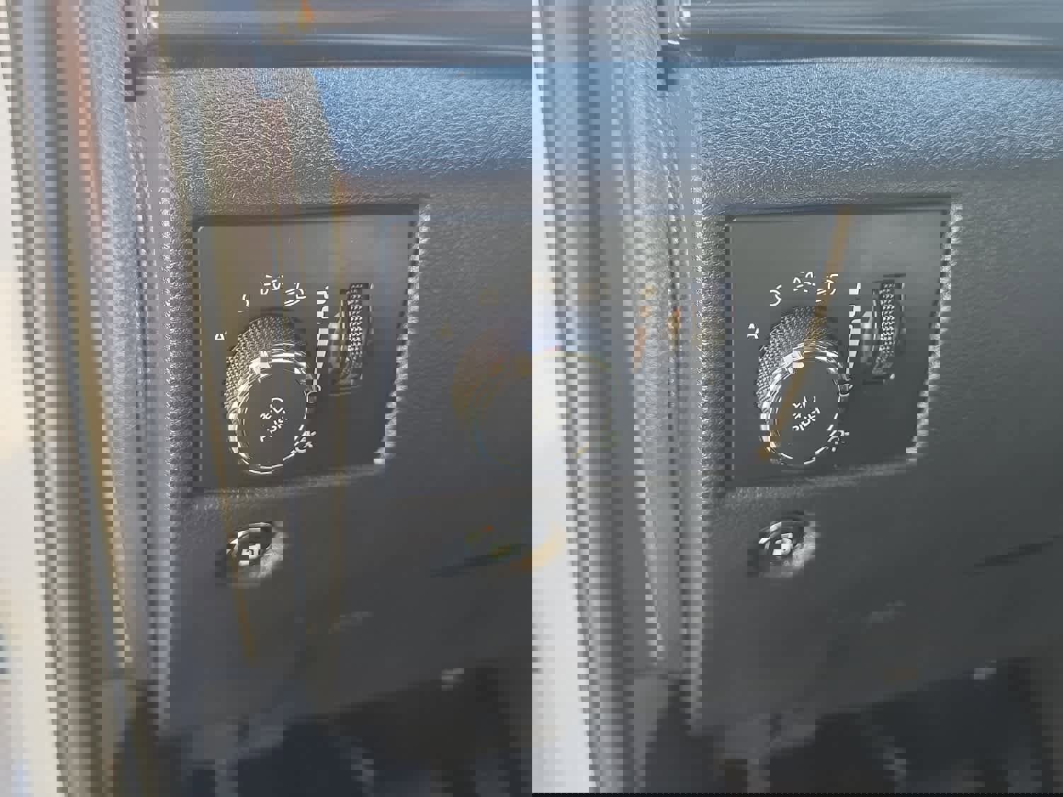 Used 2020 Jeep Grand Cherokee Laredo w/ 18" Wheel & 8.4" Radio Group image 19