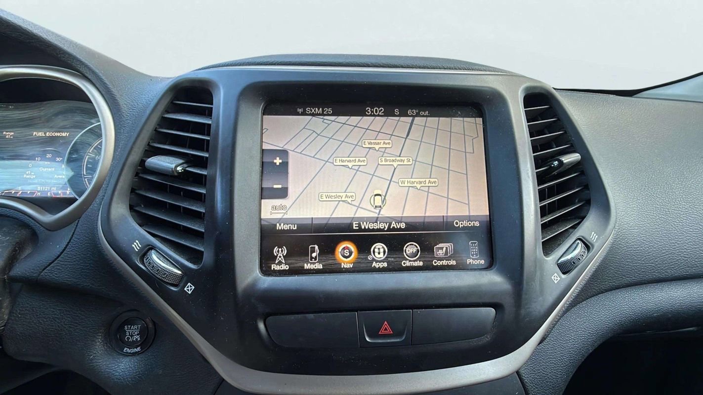 Used 2016 Jeep Cherokee Limited image 12