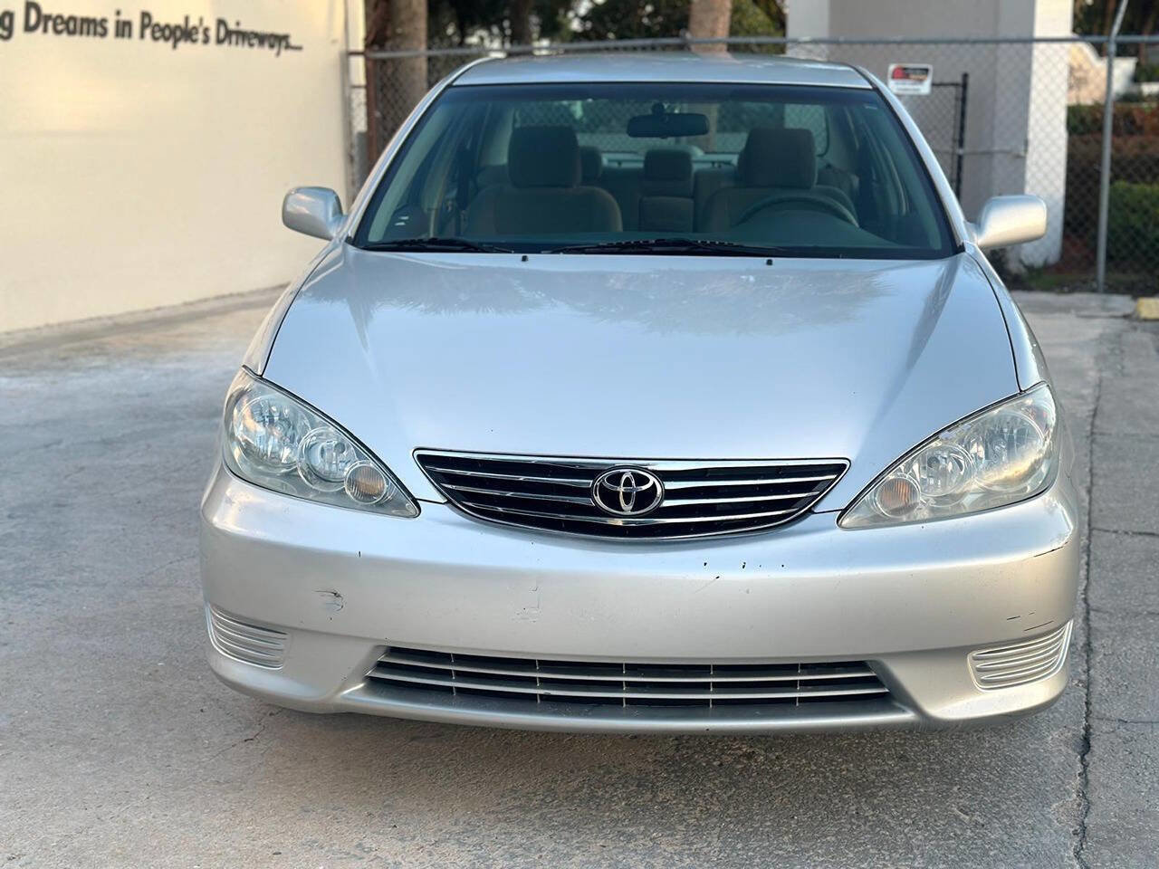 Used 2005 Toyota Camry LE FWD image 2