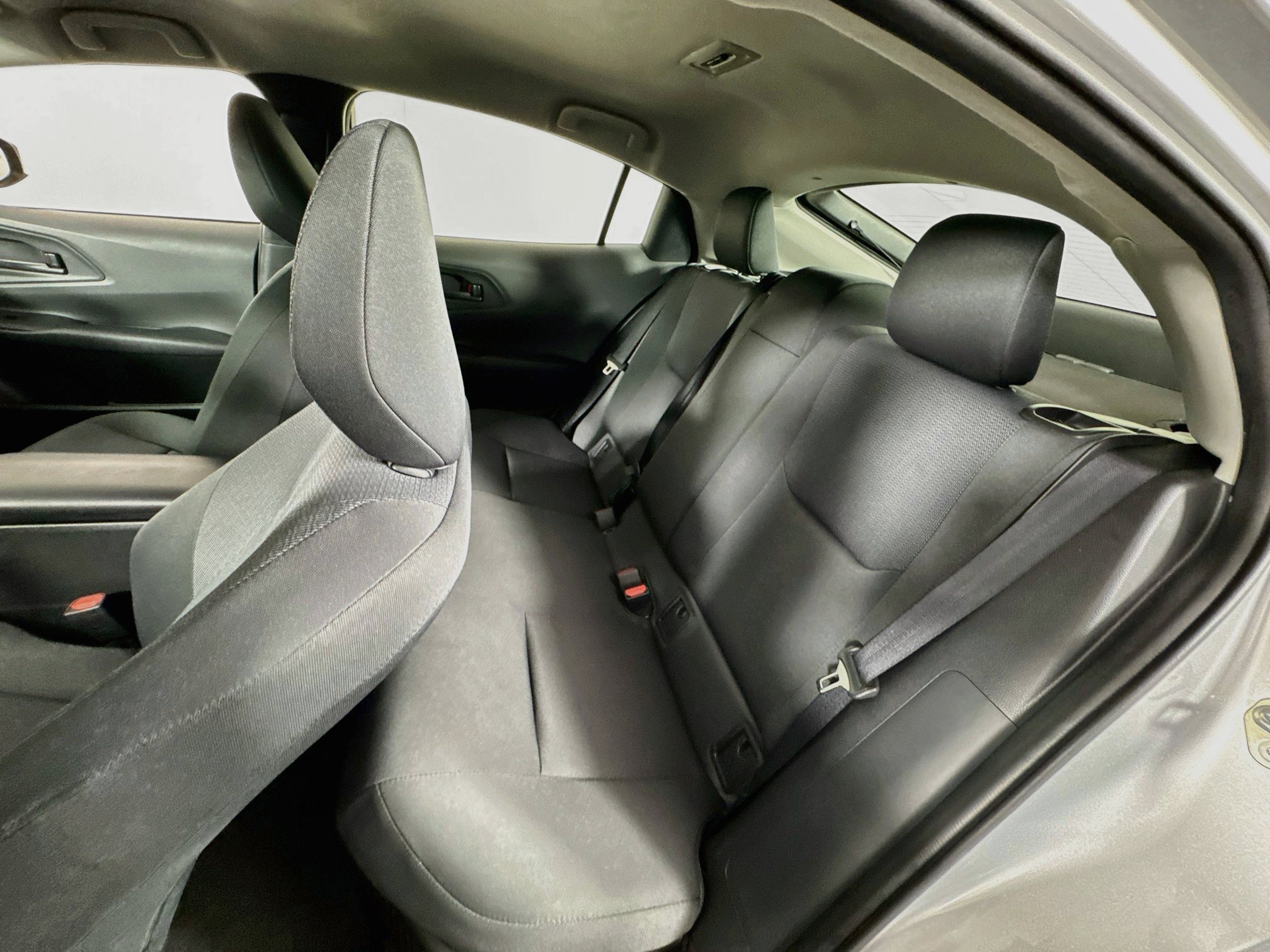 Certified 2025 Toyota Prius LE FWD image 17