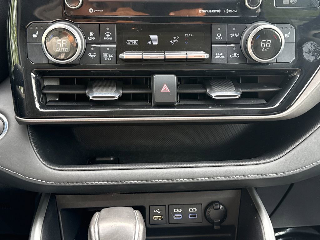 Used 2022 Toyota Highlander XLE image 23