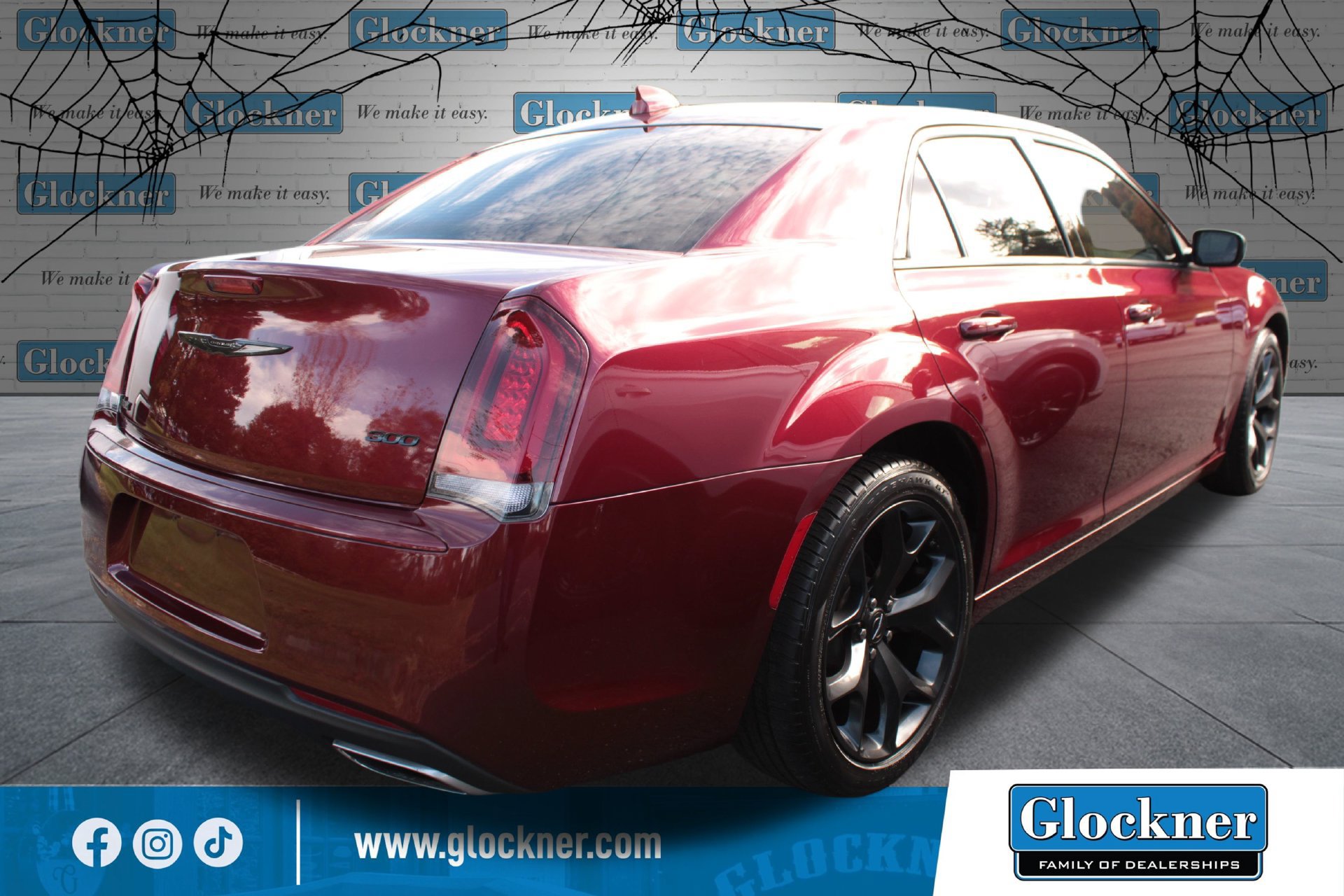 Used 2023 Chrysler 300 Touring w/ Sport Appearance Package RWD image 6
