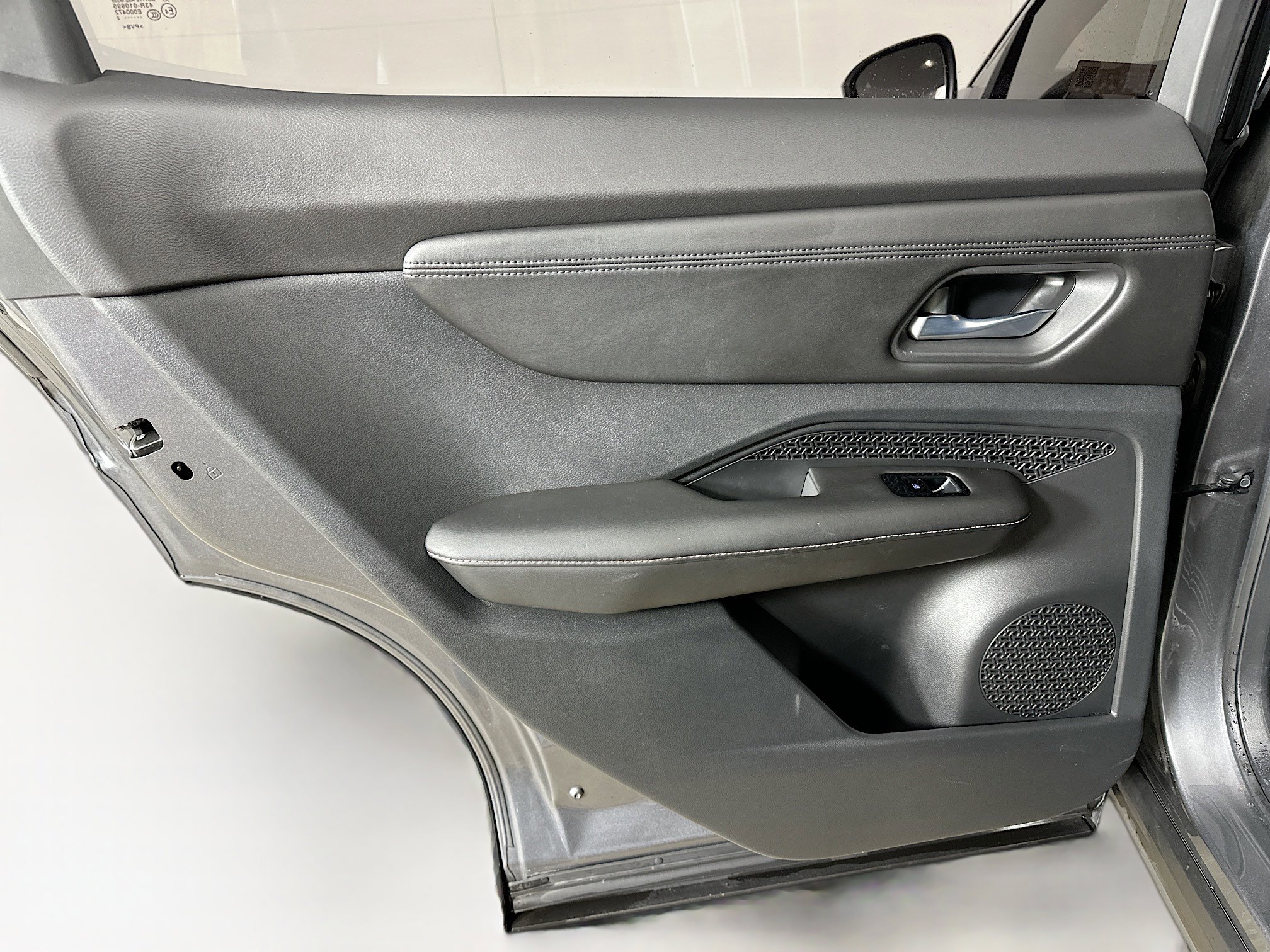 Used 2023 Nissan Ariya FWD image 26