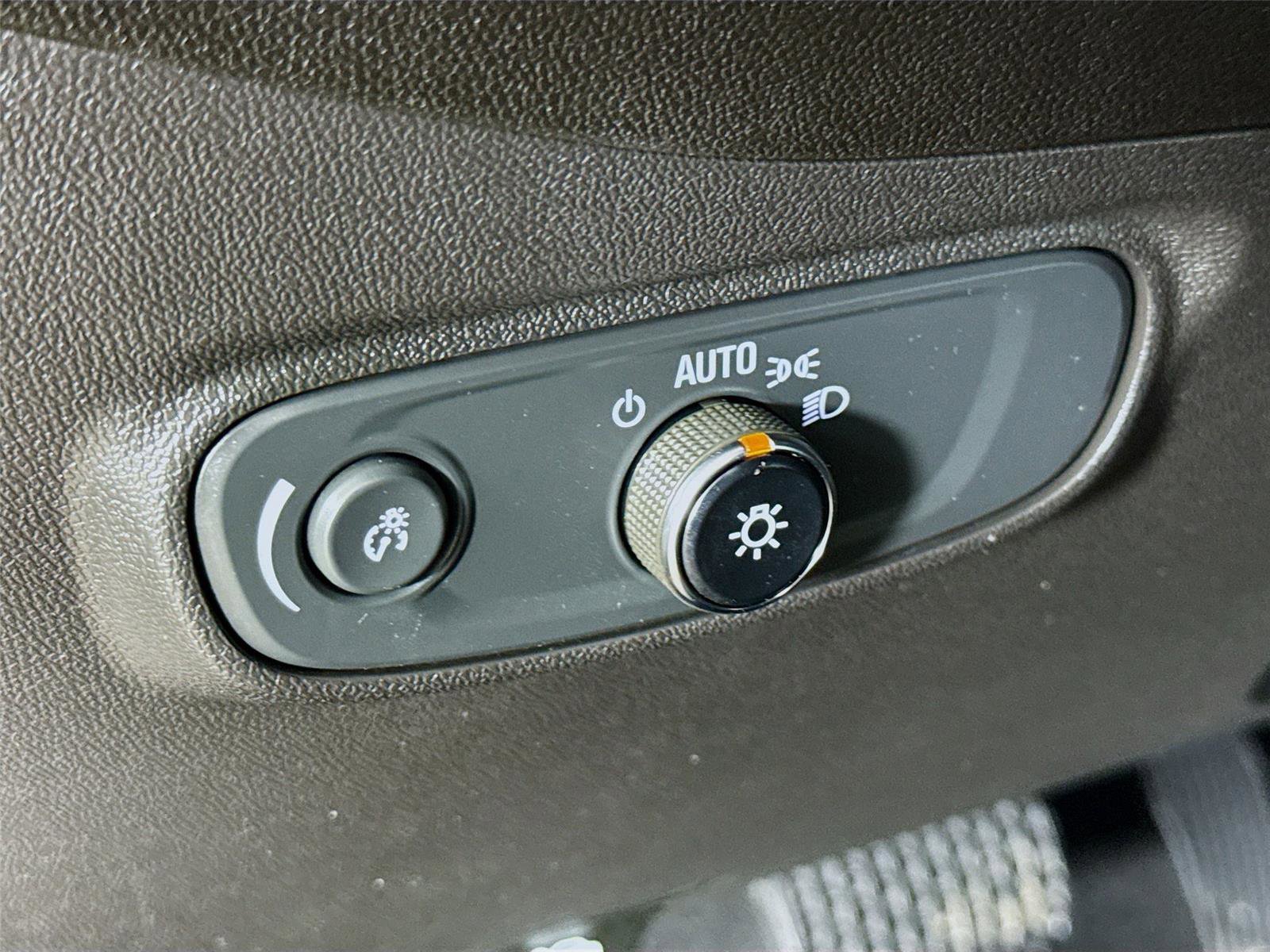 Used 2023 Chevrolet Equinox RS AWD/4WD image 12