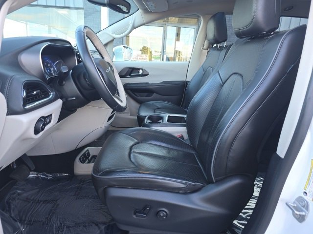 Used 2020 Chrysler Pacifica Limited image 10