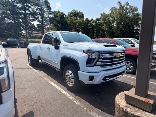 New 2026 Chevrolet Silverado 3500 High Country w/ High Country Premium Package AWD/4WD image 1