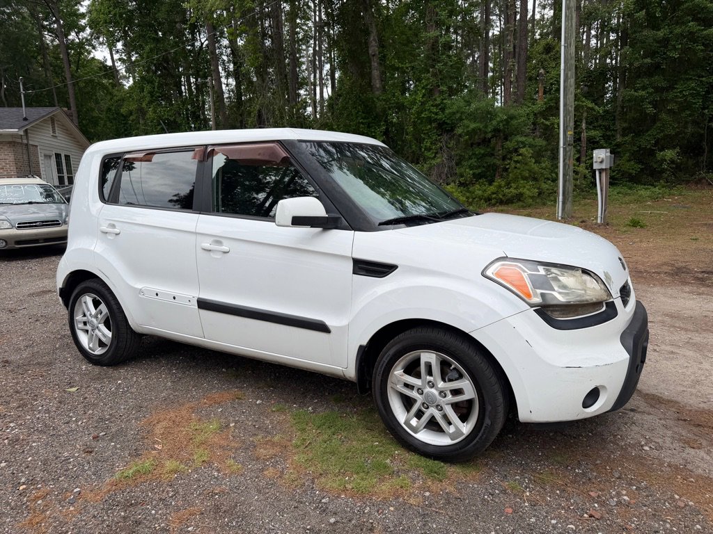 Used 2011 Kia Soul + FWD image 9