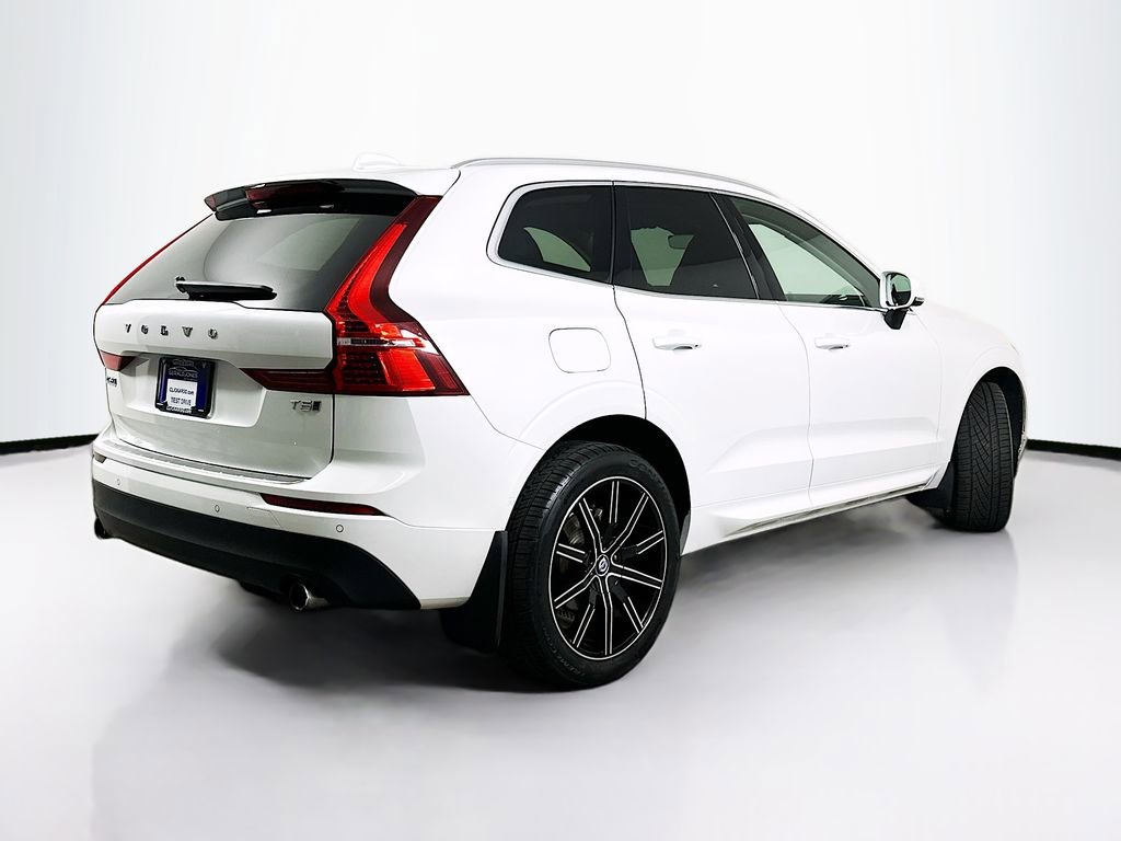 Used 2021 Volvo XC60 T5 Momentum w/ Premium Package image 7