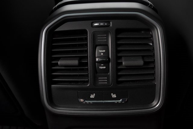 Used 2023 Porsche Macan Turbo image 25