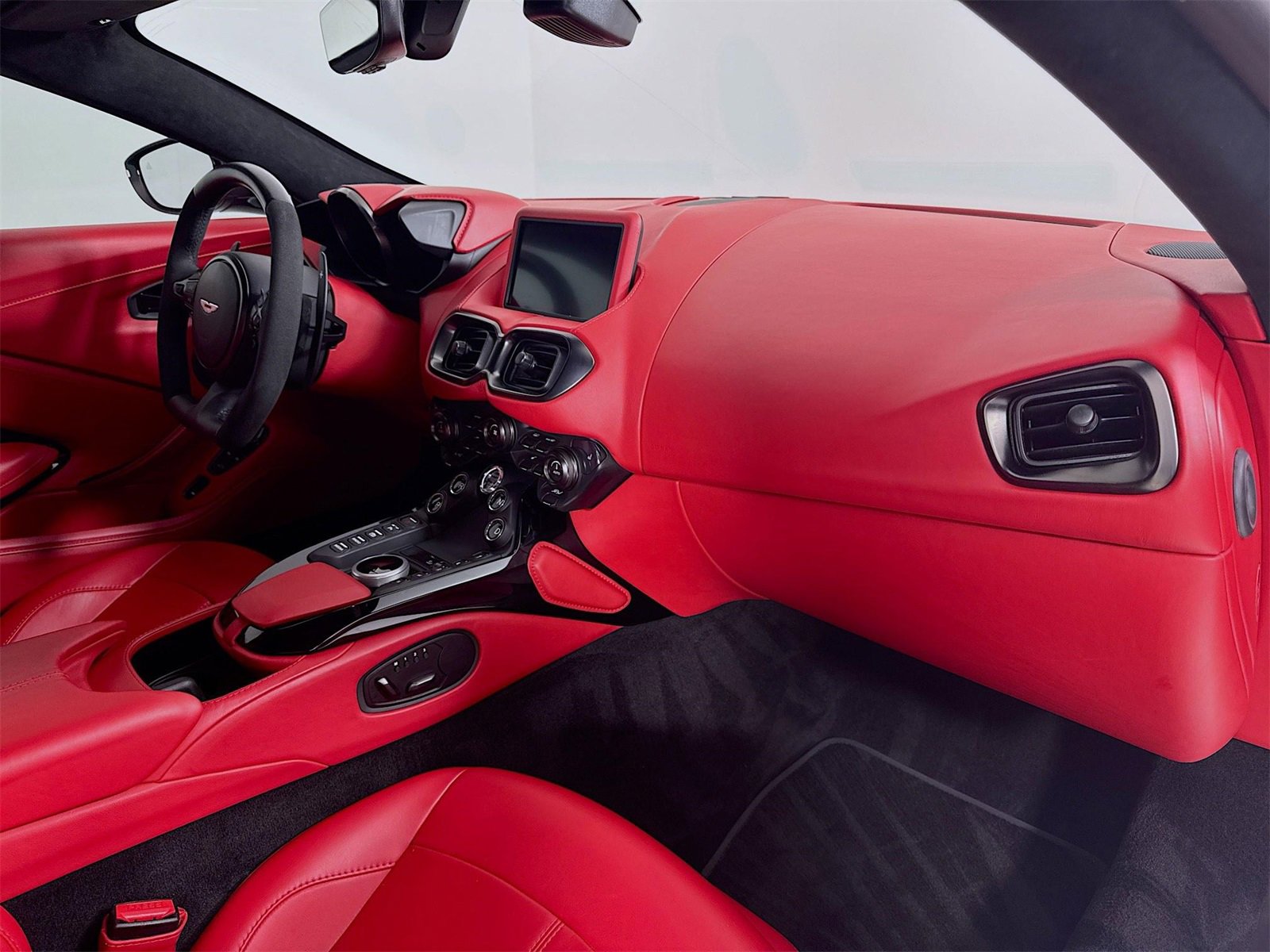 Used 2022 Aston Martin V8 Vantage Roadster image 24