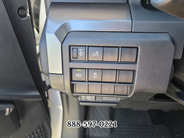 Used 2025 Toyota Tacoma SR5 AWD/4WD image 32