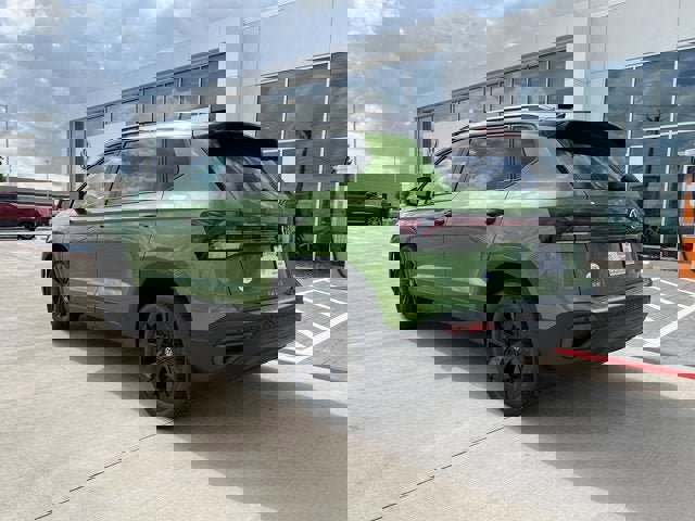 New 2025 Volkswagen Taos SE image 3