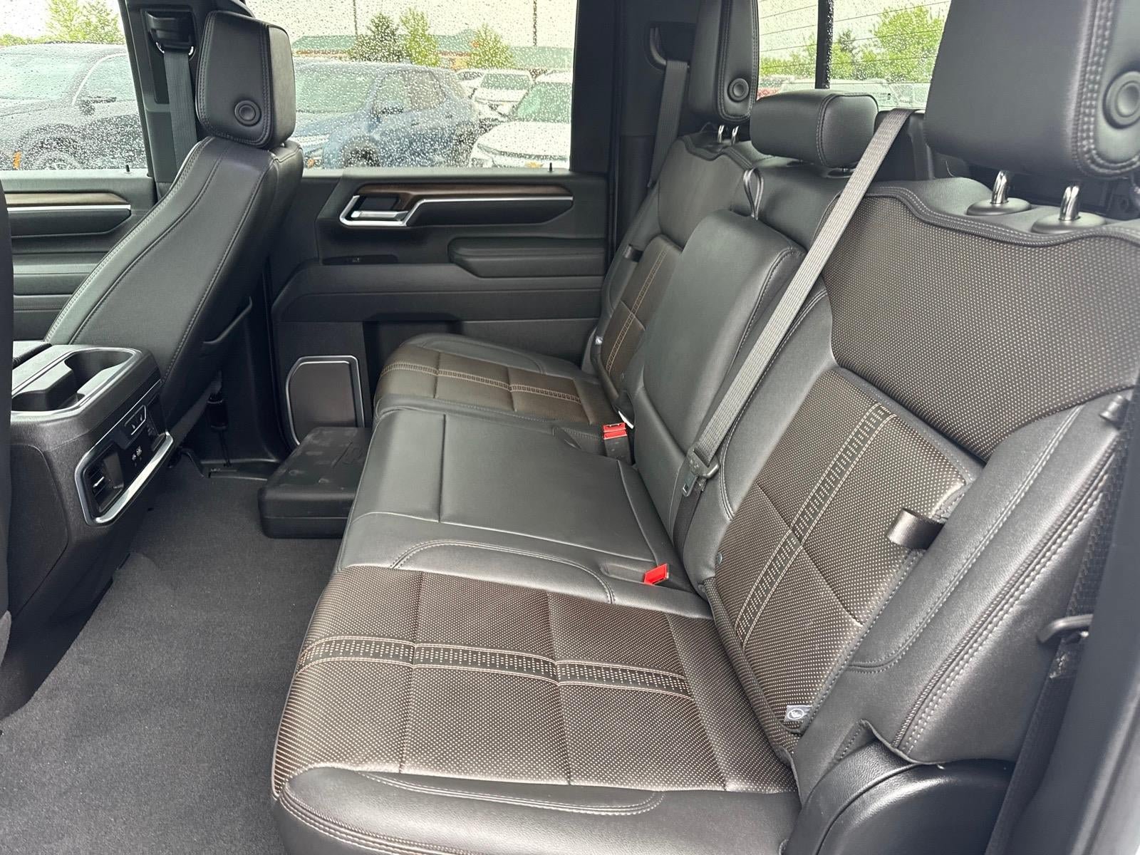 Used 2025 Chevrolet Silverado 3500 High Country w/ High Country Premium Package AWD/4WD image 9