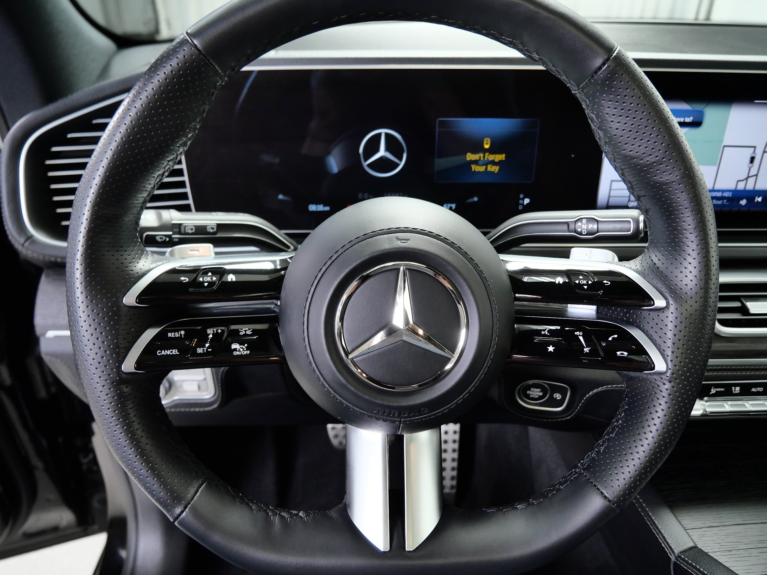 Used 2025 Mercedes-Benz GLS 450 4MATIC image 23