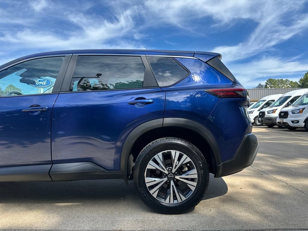 Used 2023 Nissan Rogue SV image 30