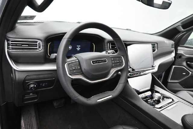 Used 2025 Jeep Wagoneer Series II AWD/4WD image 16