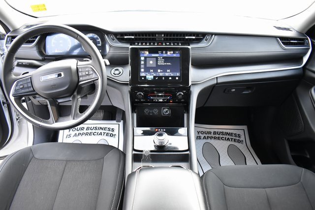 Used 2023 Jeep Grand Cherokee Laredo image 18