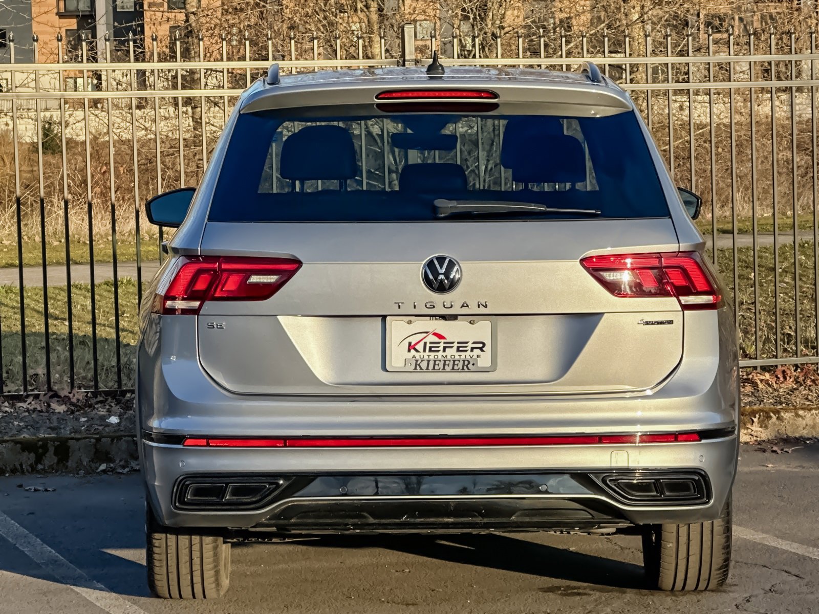 Used 2022 Volkswagen Tiguan SE R-Line image 5