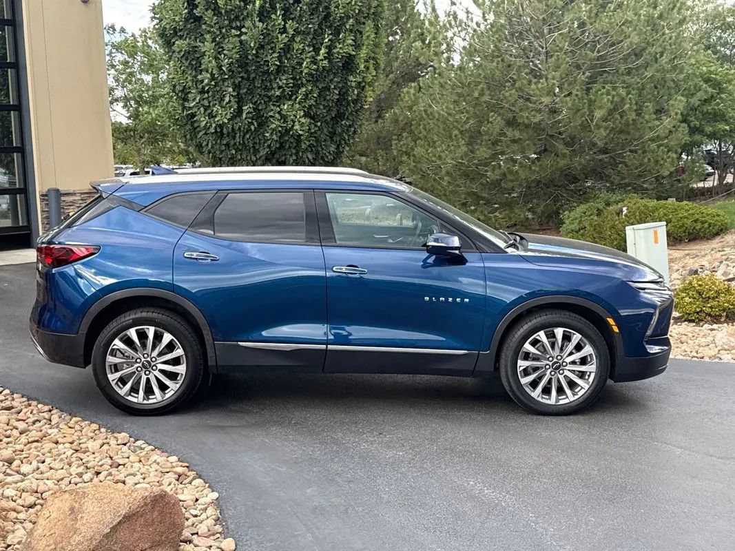 Used 2023 Chevrolet Blazer Premier AWD/4WD image 12