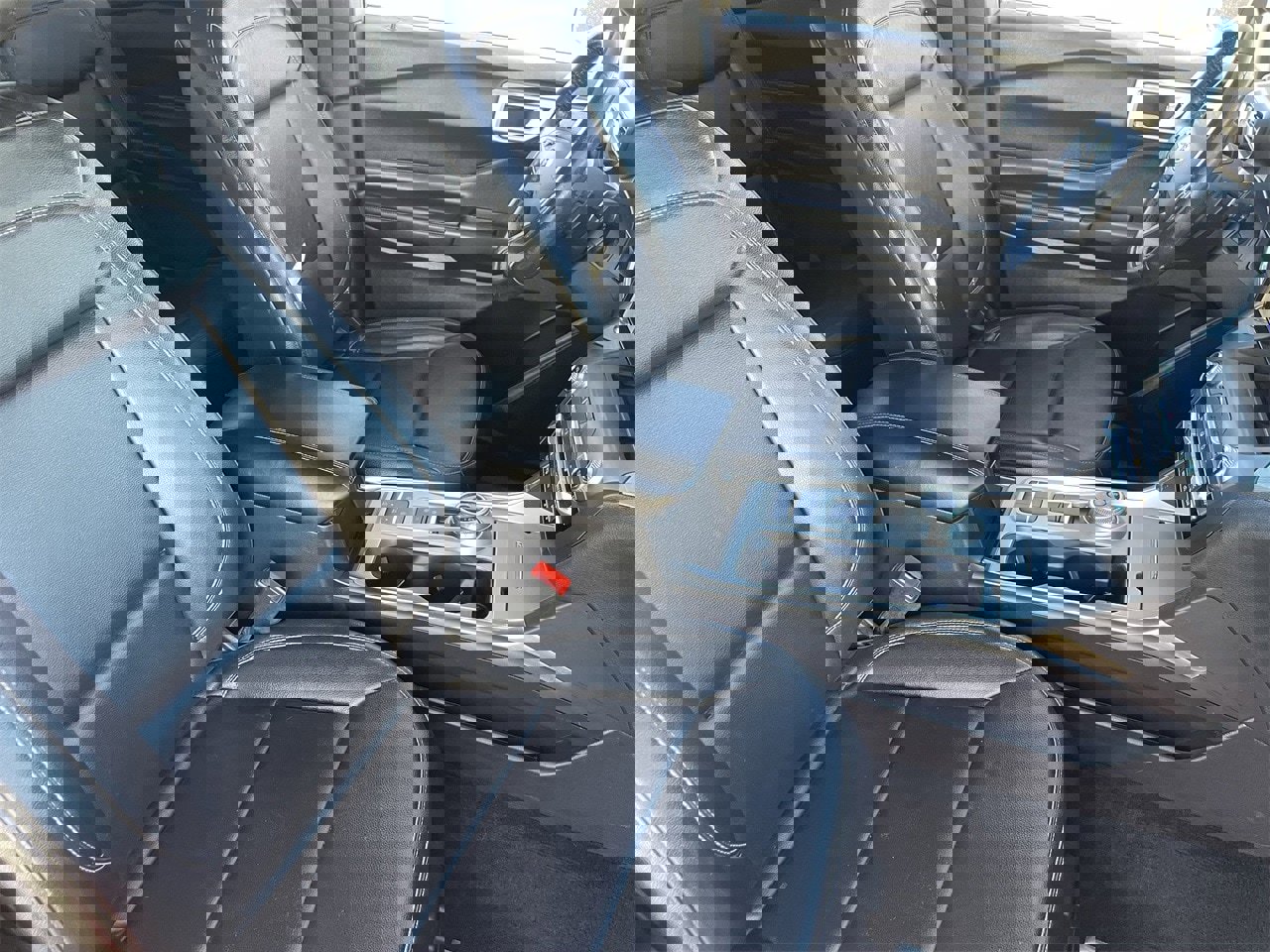 Used 2020 Ford Explorer XLT w/ Equipment Group 202A image 9