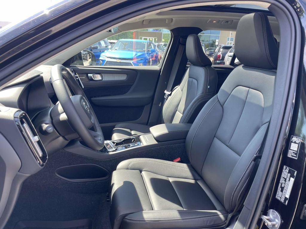 New 2026 Volvo XC40 B5 Plus w/ Climate Package AWD/4WD image 8