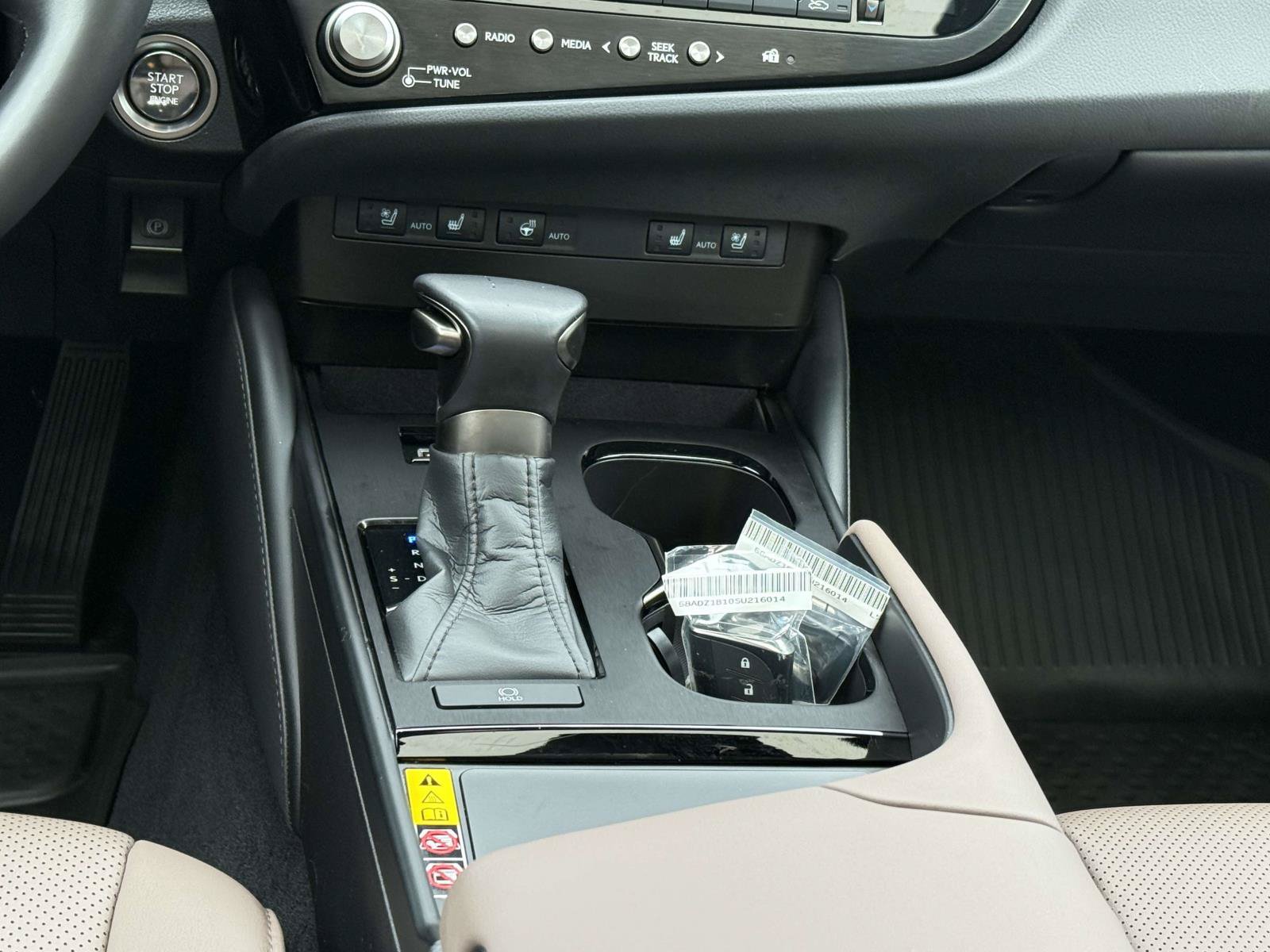 Used 2025 Lexus ES 350 w/ Premium Package FWD image 19