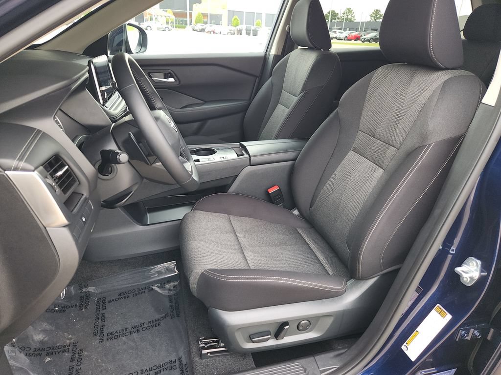 Used 2026 Nissan Rogue SV FWD image 13