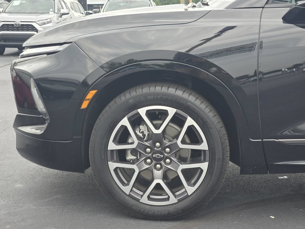 Used 2025 Chevrolet Blazer RS FWD image 8