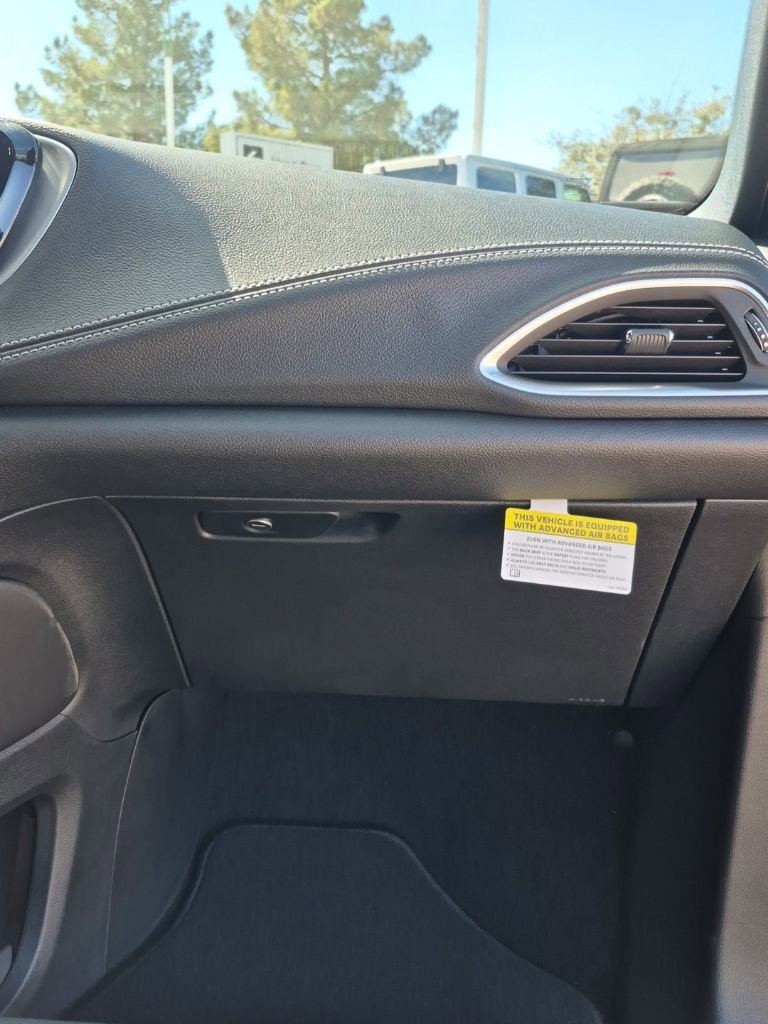 New 2025 Chrysler Pacifica Limited w/ Trailer Tow Group FWD image 47