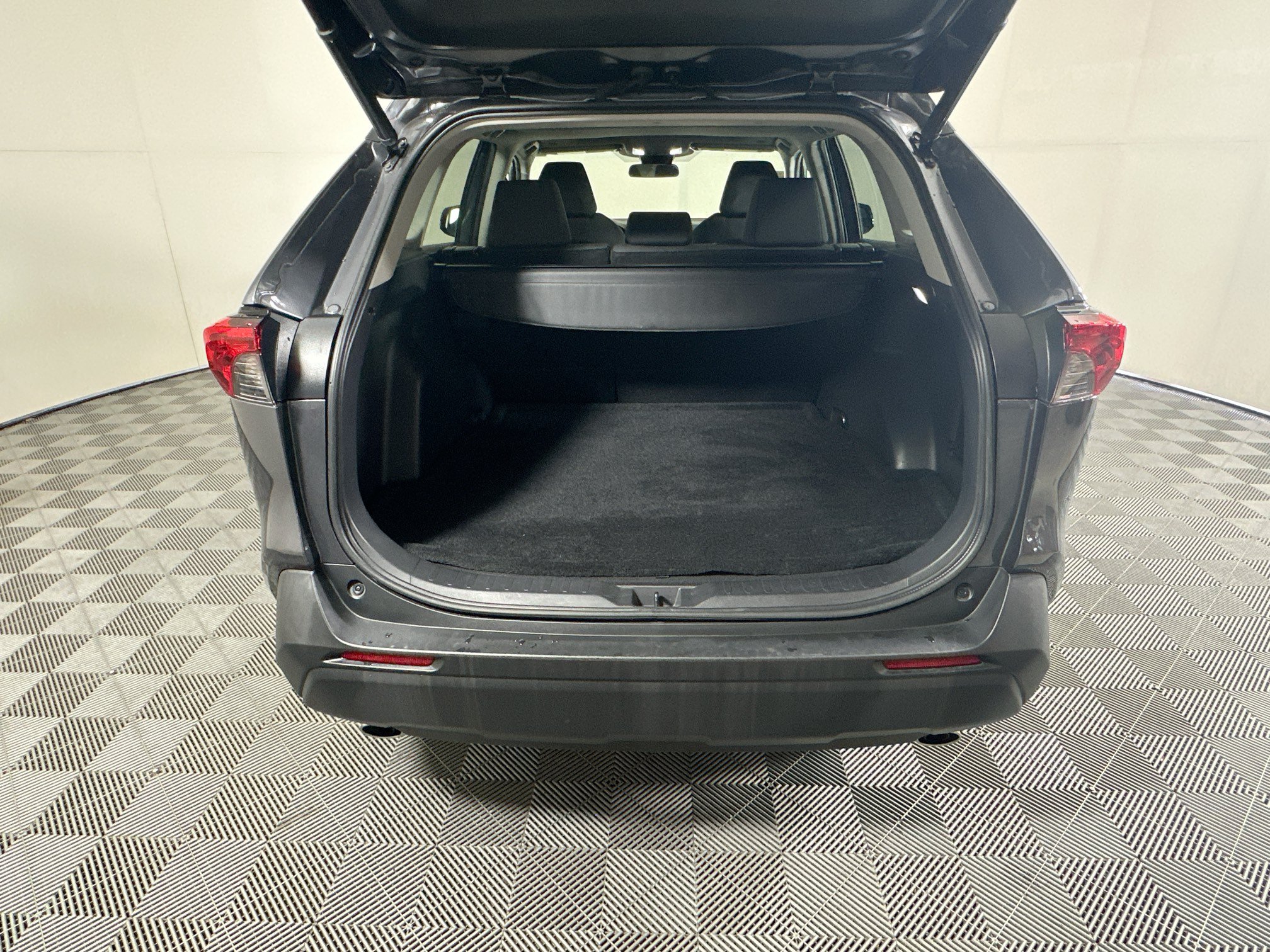 Certified 2023 Toyota RAV4 XLE w/ Convenience Package FWD image 31